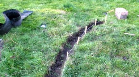 Установка маленького забора на участке Установка маленького забора на участке