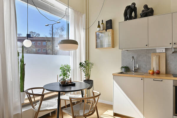 Яркий и тёплый интерьер небольшой квартиры на первом этаже в Стокгольме (34 кв. м) Яркий и тёплый интерьер небольшой квартиры на первом этаже в Стокгольме (34 кв. м)