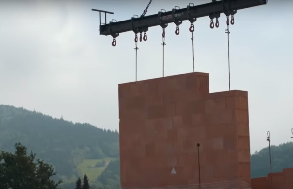 Как приподнять бетонную плиту и быстро построить кирпичный дом Как приподнять бетонную плиту и быстро построить кирпичный дом