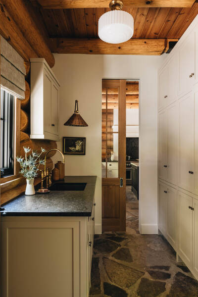 Прекрасный бревенчатый дом в Канаде Прекрасный бревенчатый дом в Канаде