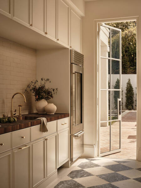 Великолепный интерьер вне времени для нового дома в Калифорнии Великолепный интерьер вне времени для нового дома в Калифорнии