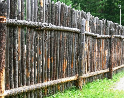 Из чего лучше сделать дешевый забор и ограждения