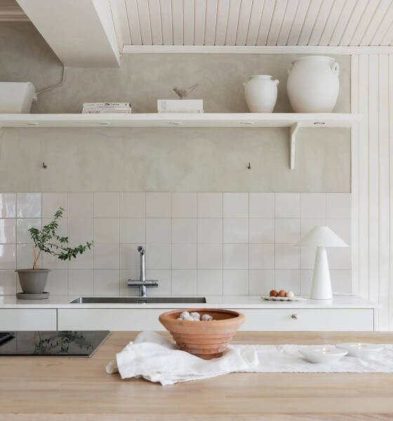 Красный коттедж с белоснежными окнами: прекрасная дача в Швеции Красный коттедж с белоснежными окнами: прекрасная дача в Швеции