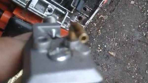 Почему бензопила не сбрасывает обороты Почему бензопила не сбрасывает обороты