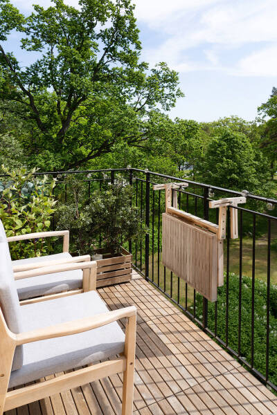 Оттенки синего и современное искусство: просторная квартира в Швеции с видом на озеро Оттенки синего и современное искусство: просторная квартира в Швеции с видом на озеро