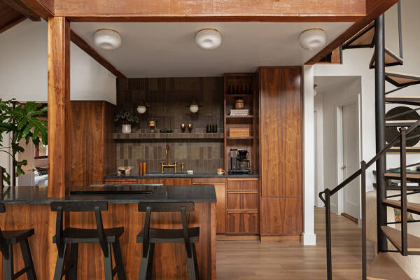 Уютное обновление дома у озера в Арканзасе