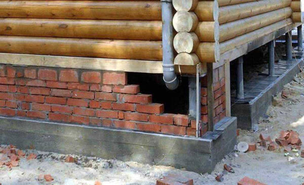 Обшивка цоколя свайно-винтового фундамента: дешево и красиво — лучшие варианты Обшивка цоколя свайно-винтового фундамента: дешево и красиво — лучшие варианты