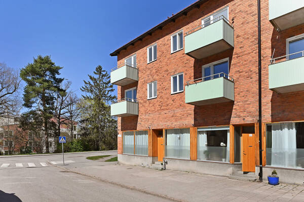 Яркий и тёплый интерьер небольшой квартиры на первом этаже в Стокгольме (34 кв. м) Яркий и тёплый интерьер небольшой квартиры на первом этаже в Стокгольме (34 кв. м)