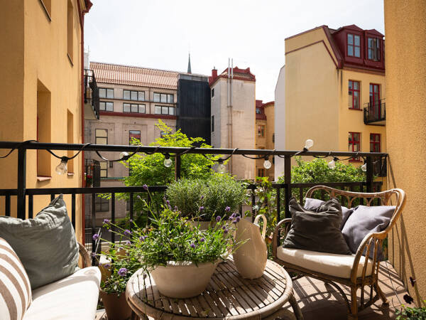 Бежевые стены, яркий декор и тёмная спальня: квартира в Гетеборге (68 кв. м) Бежевые стены, яркий декор и тёмная спальня: квартира в Гетеборге (68 кв. м)