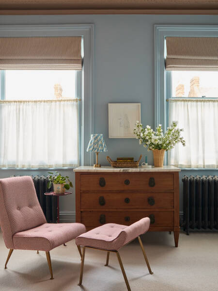 Приятные вставки цвета и современного декора в дизайне классического таунхауса в Лондоне Приятные вставки цвета и современного декора в дизайне классического таунхауса в Лондоне