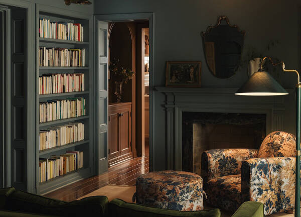 Приглушенный уют и великолепные обои: дом в Лос-Анджелесе