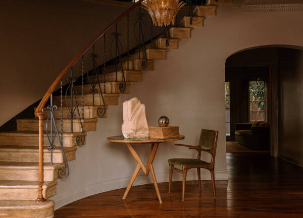 Приглушенный уют и великолепные обои: дом в Лос-Анджелесе