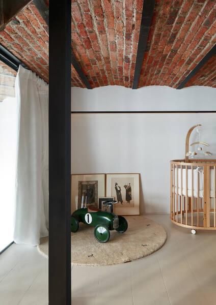 Индустриальный характер и творческие нотки: апартаменты архитектора в Париже Индустриальный характер и творческие нотки: апартаменты архитектора в Париже