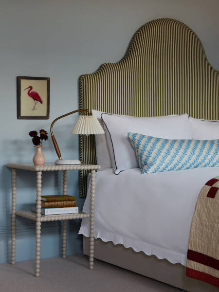 Приятные вставки цвета и современного декора в дизайне классического таунхауса в Лондоне Приятные вставки цвета и современного декора в дизайне классического таунхауса в Лондоне