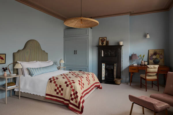 Приятные вставки цвета и современного декора в дизайне классического таунхауса в Лондоне Приятные вставки цвета и современного декора в дизайне классического таунхауса в Лондоне