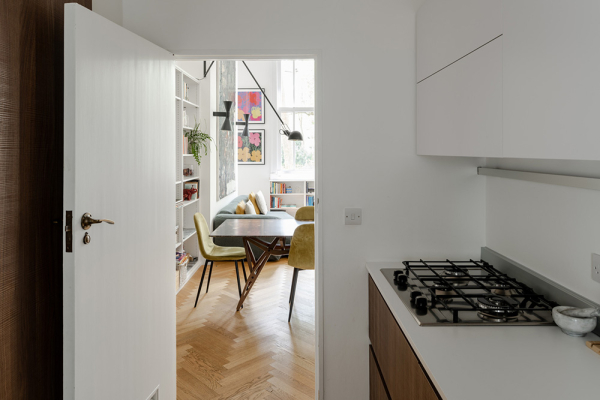 Интересное пространство белой квартиры в Лондоне Интересное пространство белой квартиры в Лондоне