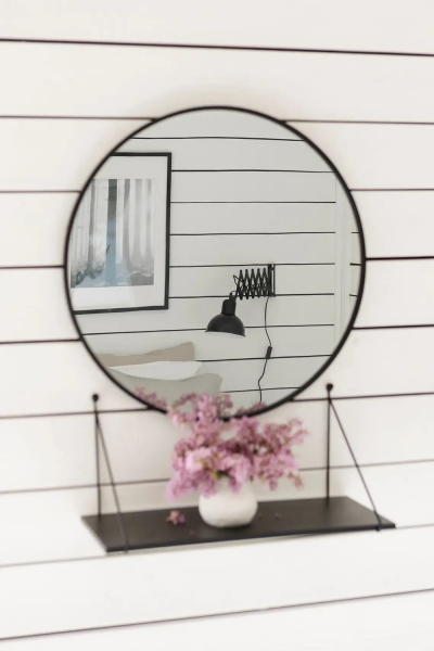 Уютный домик у озера в Швеции с белыми интерьерами Уютный домик у озера в Швеции с белыми интерьерами