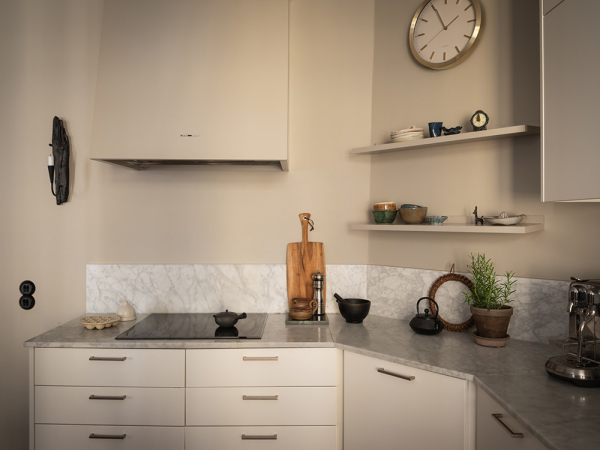 Бежевые стены, яркий декор и тёмная спальня: квартира в Гетеборге (68 кв. м) Бежевые стены, яркий декор и тёмная спальня: квартира в Гетеборге (68 кв. м)