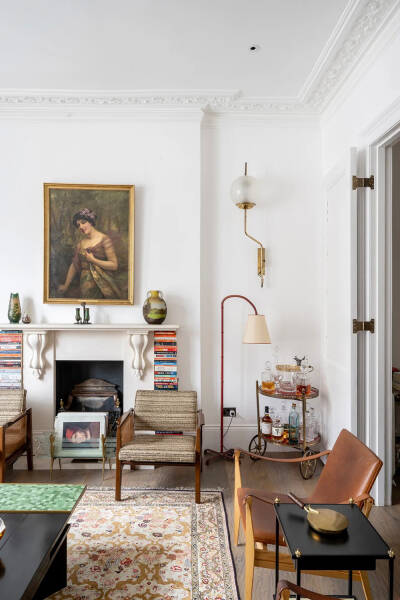 Белая квартира в Лондоне с декором, неподвластном времени