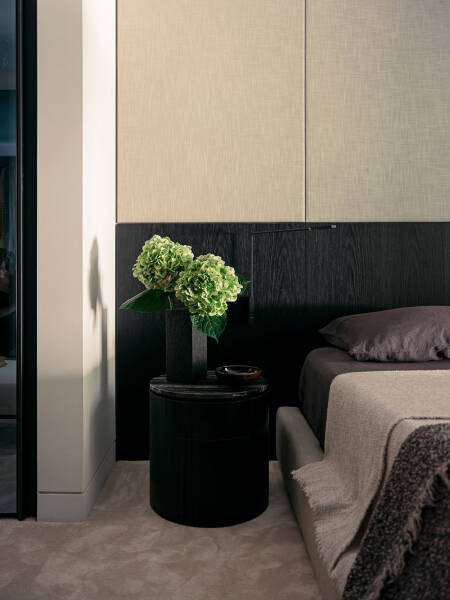 Натуральный камень и чёрные акценты: стильные апартаменты с садом в Сиднее Натуральный камень и чёрные акценты: стильные апартаменты с садом в Сиднее