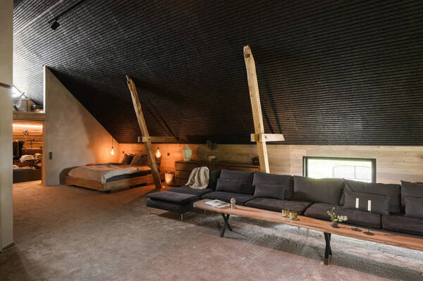 Стильный дом с чёрными элементами в декоре на месте старого амбара Стильный дом с чёрными элементами в декоре на месте старого амбара