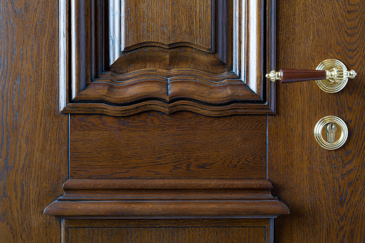 Все варианты отделки входной двери изнутри: от полотна до порогов Все варианты отделки входной двери изнутри: от полотна до порогов