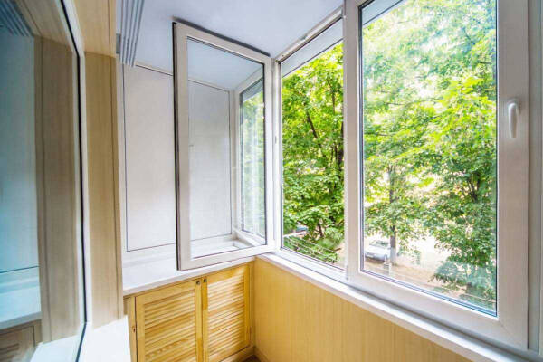 Сколько стоят стеклопакетные окна для квартиры и дома: цены и виды Сколько стоят стеклопакетные окна для квартиры и дома: цены и виды