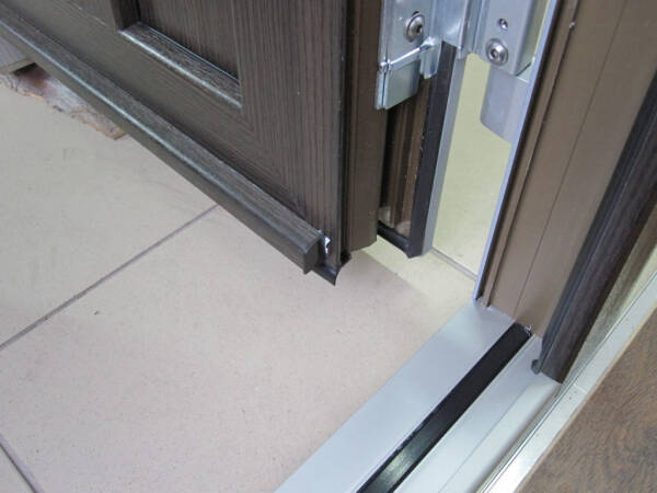 Конструктивные особенности входных металлопластиковых дверей для частного дома Конструктивные особенности входных металлопластиковых дверей для частного дома