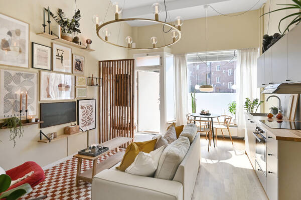 Яркий и тёплый интерьер небольшой квартиры на первом этаже в Стокгольме (34 кв. м) Яркий и тёплый интерьер небольшой квартиры на первом этаже в Стокгольме (34 кв. м)