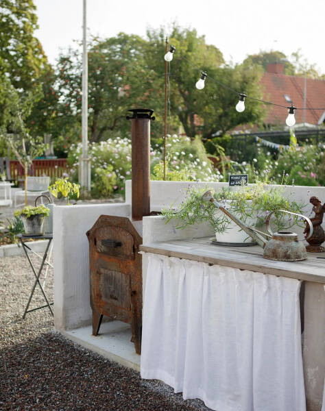 Красный коттедж с белоснежными окнами: прекрасная дача в Швеции Красный коттедж с белоснежными окнами: прекрасная дача в Швеции