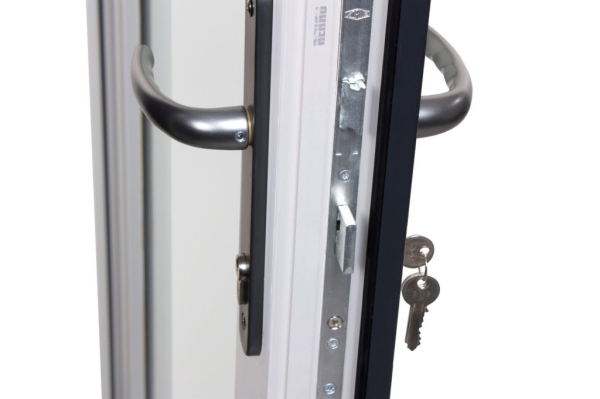 Конструктивные особенности входных металлопластиковых дверей для частного дома Конструктивные особенности входных металлопластиковых дверей для частного дома