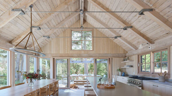 Идеальный деревянный домик на острове в Канаде