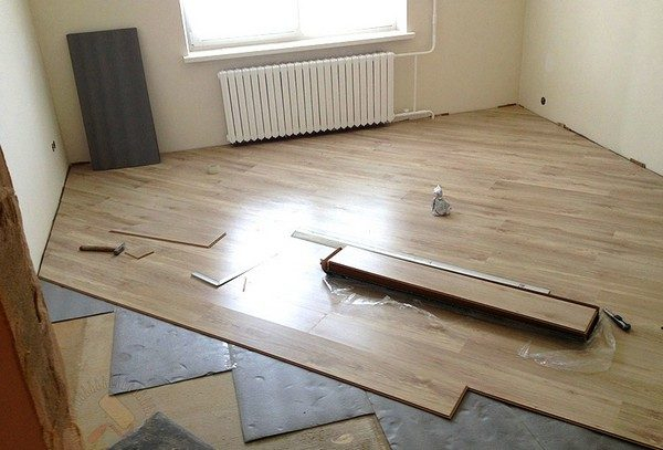 Укладка ламината по диагонали – инструкция, плюсы и минусы + фото в интерьере Укладка ламината по диагонали – инструкция, плюсы и минусы + фото в интерьере