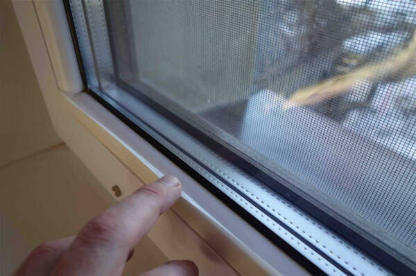 Окна в квартире потеют изнутри: как справиться с этой проблемой?