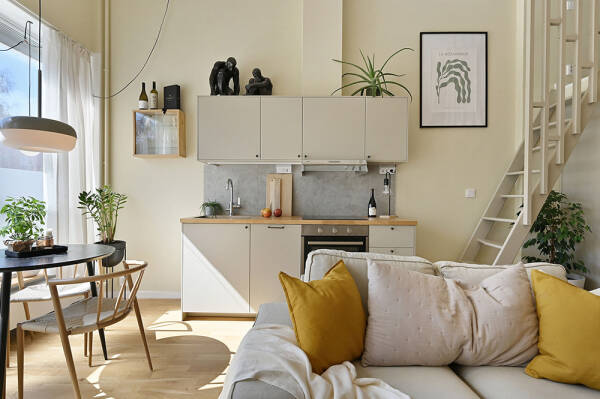 Яркий и тёплый интерьер небольшой квартиры на первом этаже в Стокгольме (34 кв. м) Яркий и тёплый интерьер небольшой квартиры на первом этаже в Стокгольме (34 кв. м)