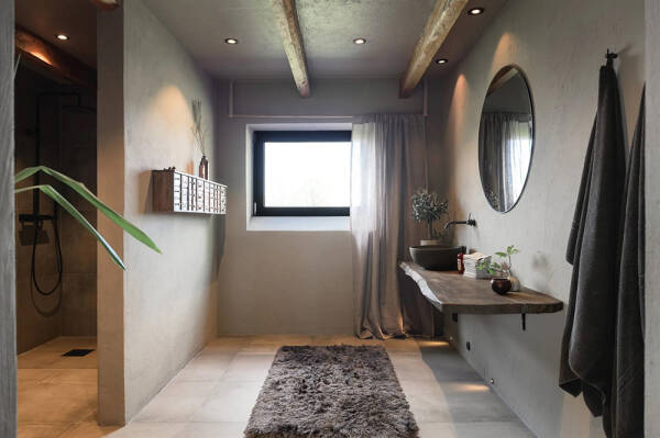 Стильный дом с чёрными элементами в декоре на месте старого амбара Стильный дом с чёрными элементами в декоре на месте старого амбара