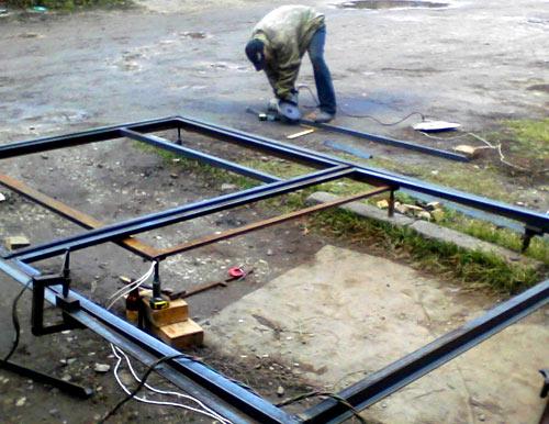 Установка калитки из профильной трубы