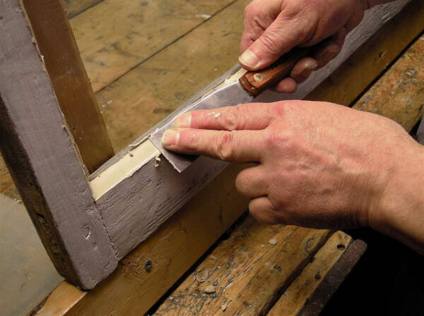 Особенности замазки для деревянных окон: как сделать самостоятельно? Особенности замазки для деревянных окон: как сделать самостоятельно?