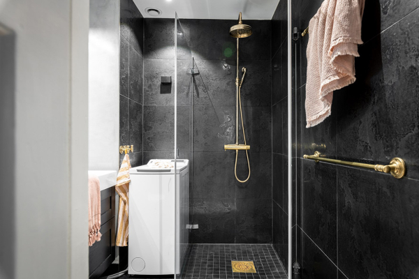 Песочные тона, кирпичная стена и обои: квартира в Гетеборге (91 кв. м) Песочные тона, кирпичная стена и обои: квартира в Гетеборге (91 кв. м)