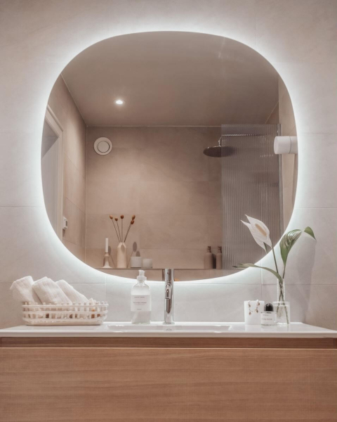 Небольшая, но стильная и роскошная квартира в молочных тонах в Стокгольме (47 кв. м) Небольшая, но стильная и роскошная квартира в молочных тонах в Стокгольме (47 кв. м)