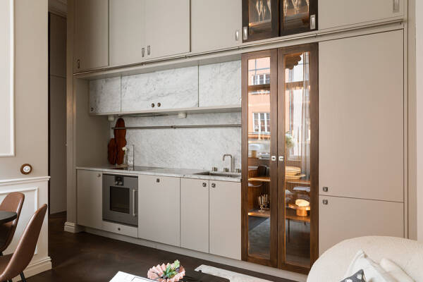 Маленькая квартира в бежевых тонах с элегантными интерьерами (33 кв. м) Маленькая квартира в бежевых тонах с элегантными интерьерами (33 кв. м)