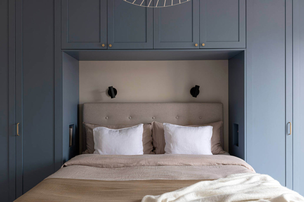 Серый потолок и библиотека: элегантная квартира с изюминкой в Стокгольме (69 кв. м) Серый потолок и библиотека: элегантная квартира с изюминкой в Стокгольме (69 кв. м)