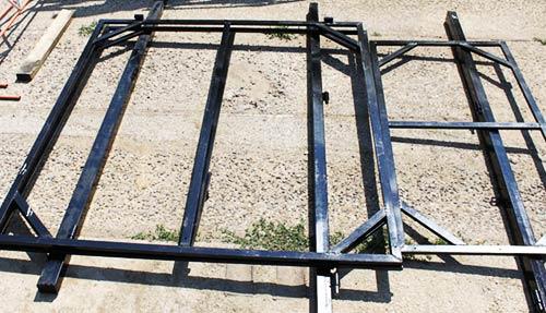 Распашные ворота со встроенной калиткой Распашные ворота со встроенной калиткой