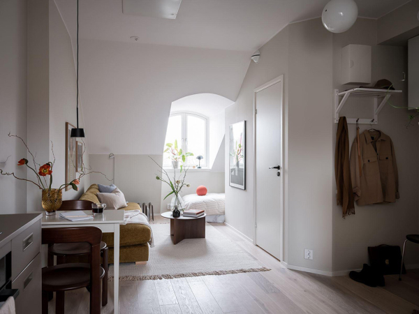 Чудеса компактности: крошечная мансардная квартира студента в Швеции (21 кв. м) Чудеса компактности: крошечная мансардная квартира студента в Швеции (21 кв. м)