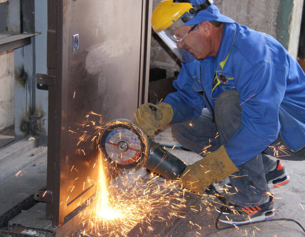 Преимущества использования входных дверей со стеклом Преимущества использования входных дверей со стеклом