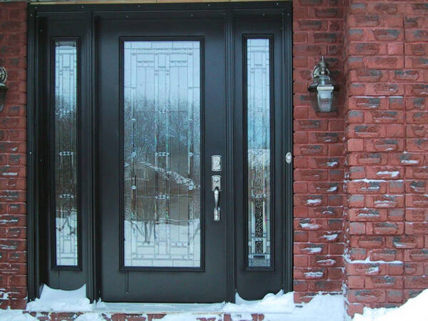 Преимущества использования входных дверей со стеклом Преимущества использования входных дверей со стеклом