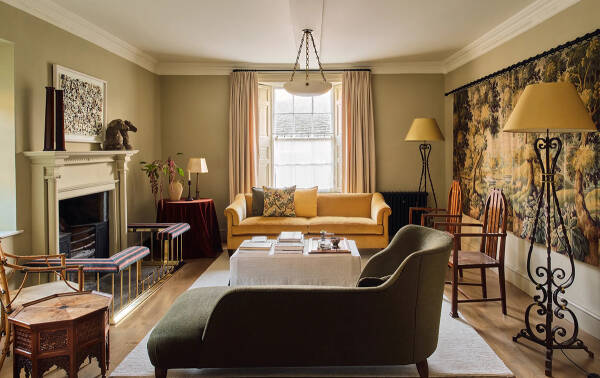 Старинный английский коттедж 18 века с предметами искусства в декоре Старинный английский коттедж 18 века с предметами искусства в декоре