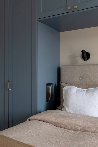 Серый потолок и библиотека: элегантная квартира с изюминкой в Стокгольме (69 кв. м) Серый потолок и библиотека: элегантная квартира с изюминкой в Стокгольме (69 кв. м)