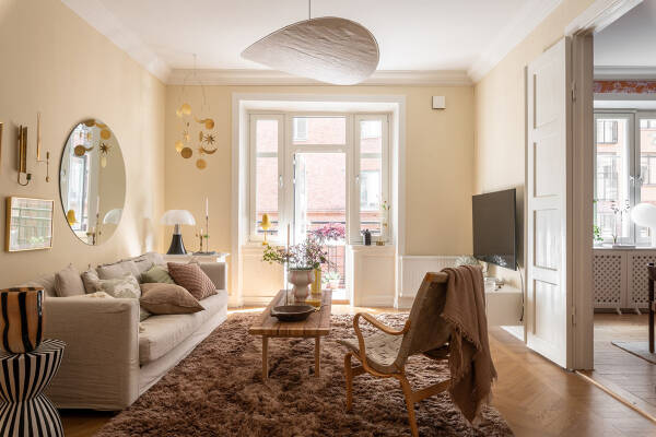 Песочные тона, кирпичная стена и обои: квартира в Гетеборге (91 кв. м) Песочные тона, кирпичная стена и обои: квартира в Гетеборге (91 кв. м)