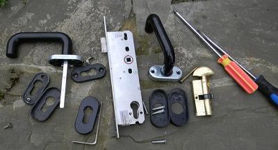 Установка калитки из профнастила Установка калитки из профнастила